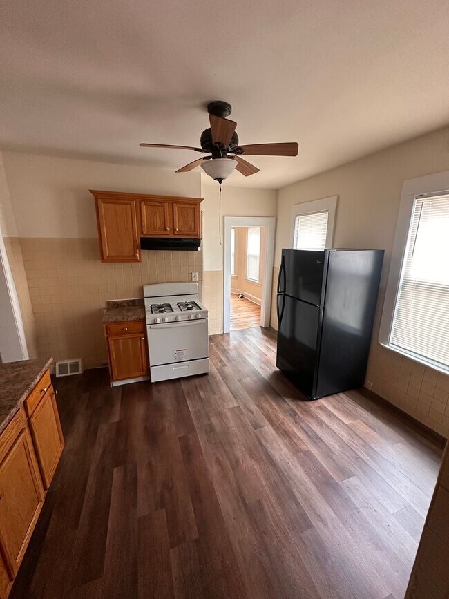Photo - Catherine St. 143-147 Unit 143 1st