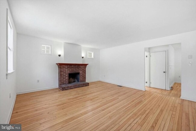 Building Photo - 734 Sunnyside Ave