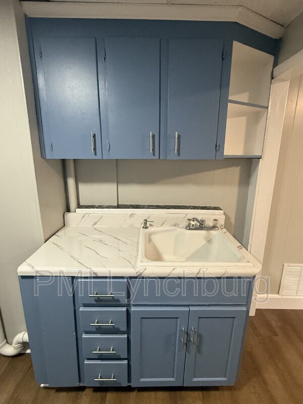 Photo - 719 Johnson St