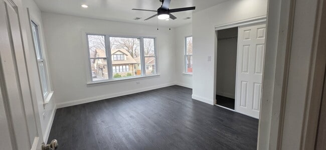 Building Photo - 22 E 101st Pl