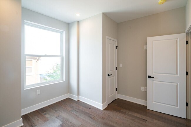 Photo - Brand New Luxury Temple Student Housing