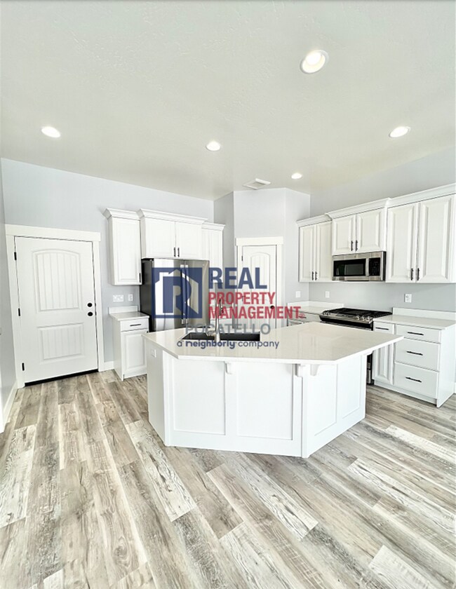 Photo - "AMAZING NEW HOME FOR RENT" 3 Bed 2 Bath - 2 Car Garage