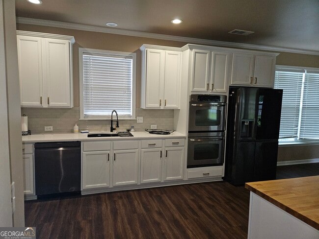 Photo - 536 Longwood Pl