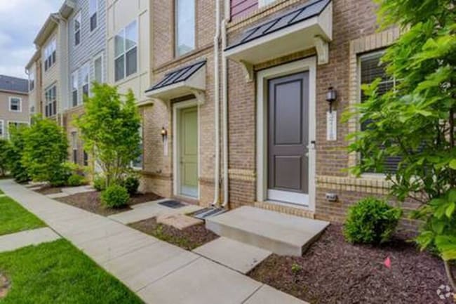 Building Photo - 3716 Foote St NE Rental