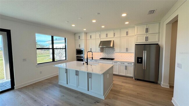 Photo - 18515 Midsummer Pl