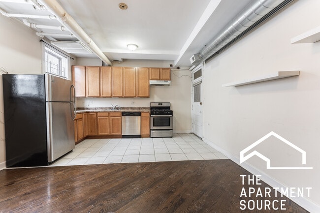 Photo - 3325 N Lakewood Ave