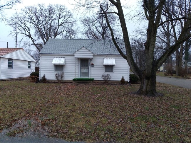 Building Photo - 3 bedroom