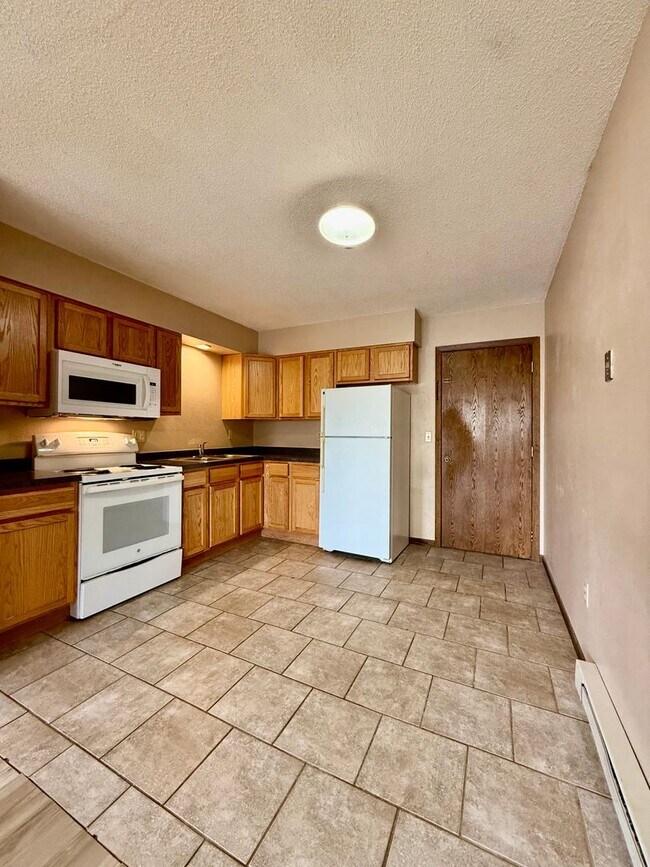 Building Photo - 1110/1114 2nd St SE Unit 1110 2nd St SE Rental