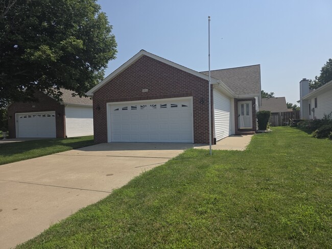 Building Photo - 2802 Cronin Dr
