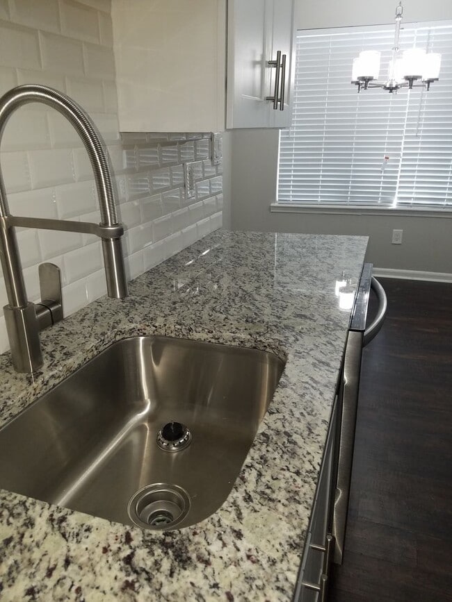 Building Photo - 1401 Ascent Trail NW Unit Apt A