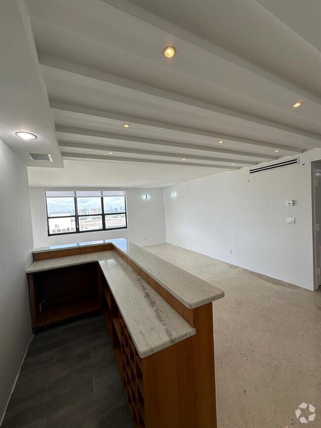 Building Photo - 1800 Collins Ave Unit 15d Rental