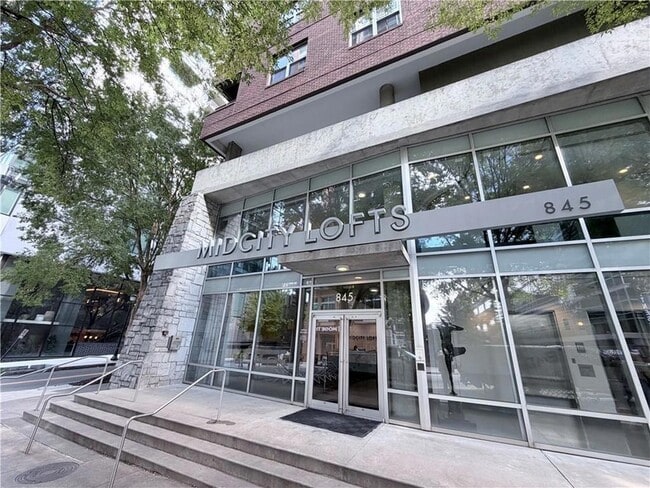 Building Photo - 845 Spring St NW Unit 524