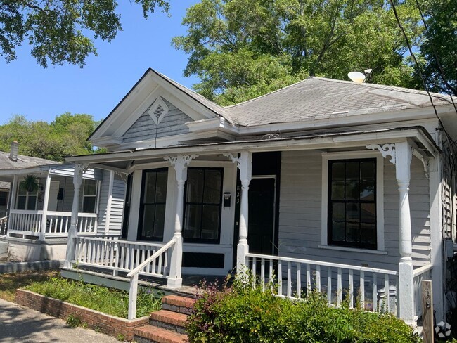 Building Photo - DOWNTOWN WILMINGTON - 3 Bedroom & 1 Bath -... Rental