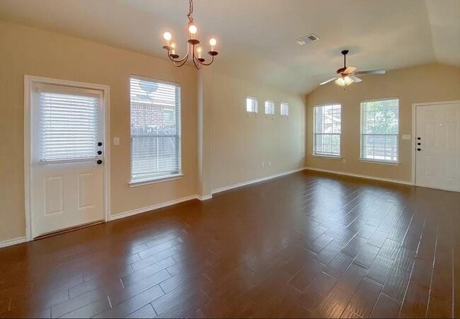 137 Creekside Villa Dr