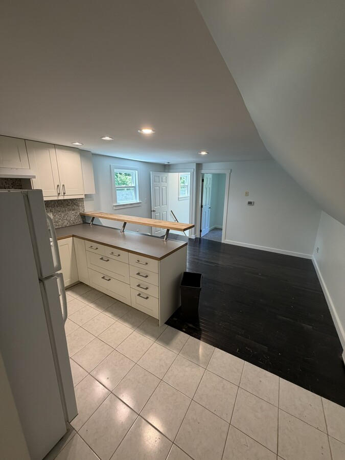 Photo - 698 W Woodstock Rd Unit Apartment3