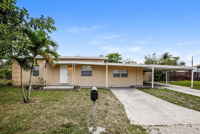 Building Photo - 2418 SW 6th Ct