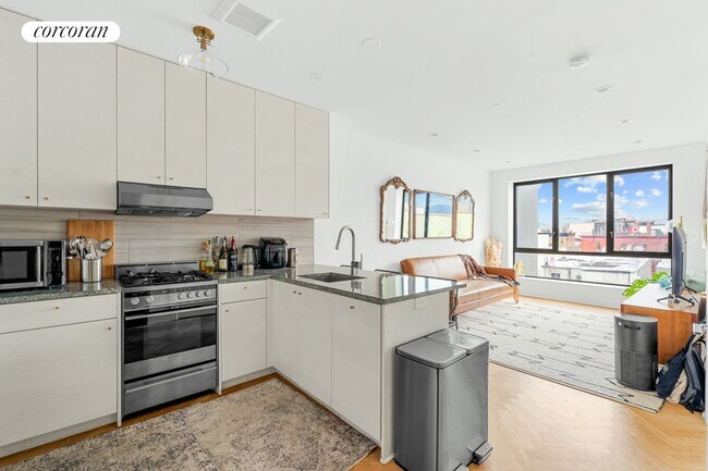 Photo - 737 Bergen St