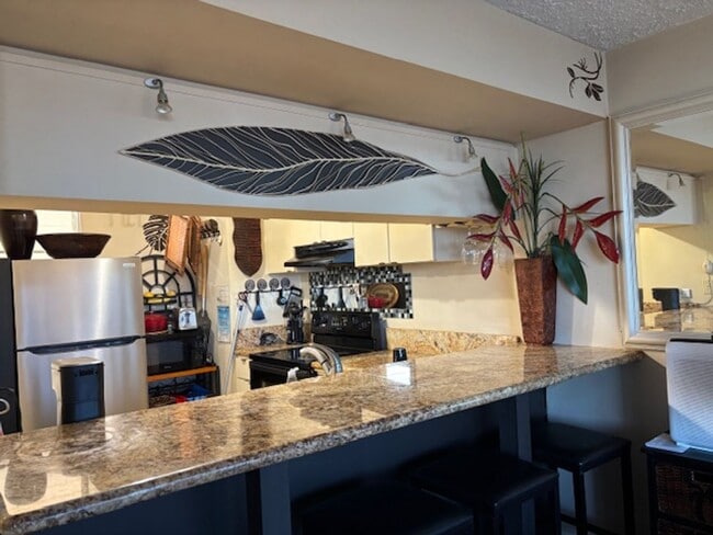 Photo - MAKAHA VALLEY TOWERS