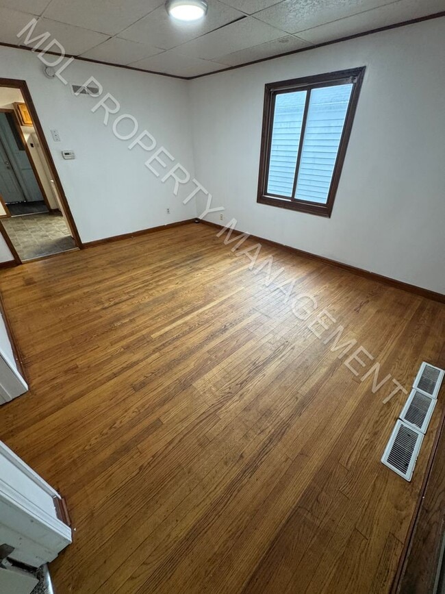 3 Bedroom 1 Bathroom Home - 3 Bedroom 1 Bathroom Home