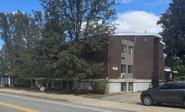 Building Photo - 949 Main St Unit C