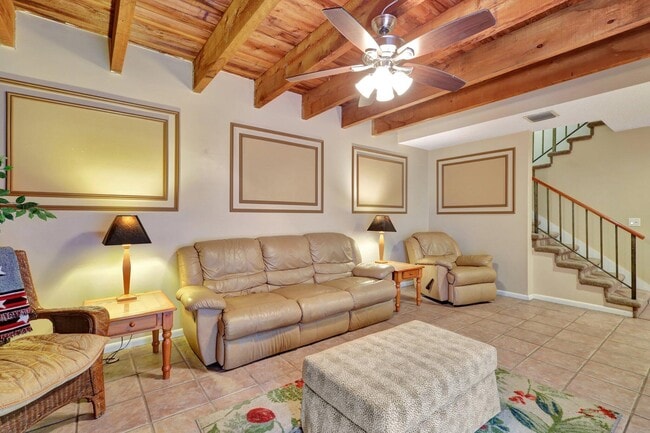 Photo - 1558 Shaker Cir