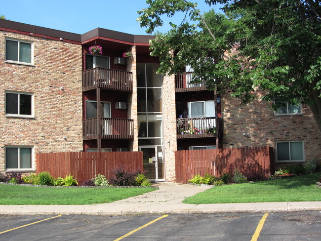 Rear Entrance - 551 18th St E Apartments