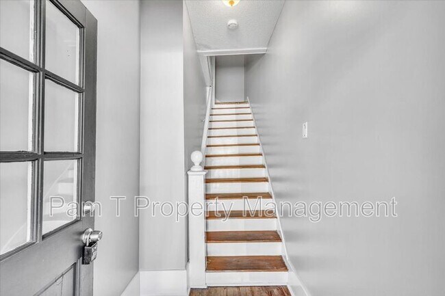 Photo - 527 E 38th St Unit Upstairs