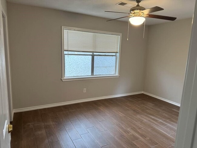 Photo - 1609 Camille St