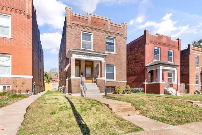 Building Photo - 4011 Hartford St Unit 2F