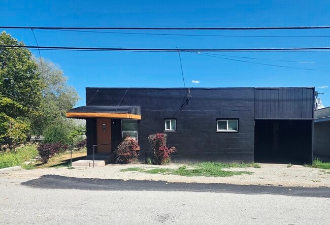 Building Photo - 103A S 2nd St W Rental