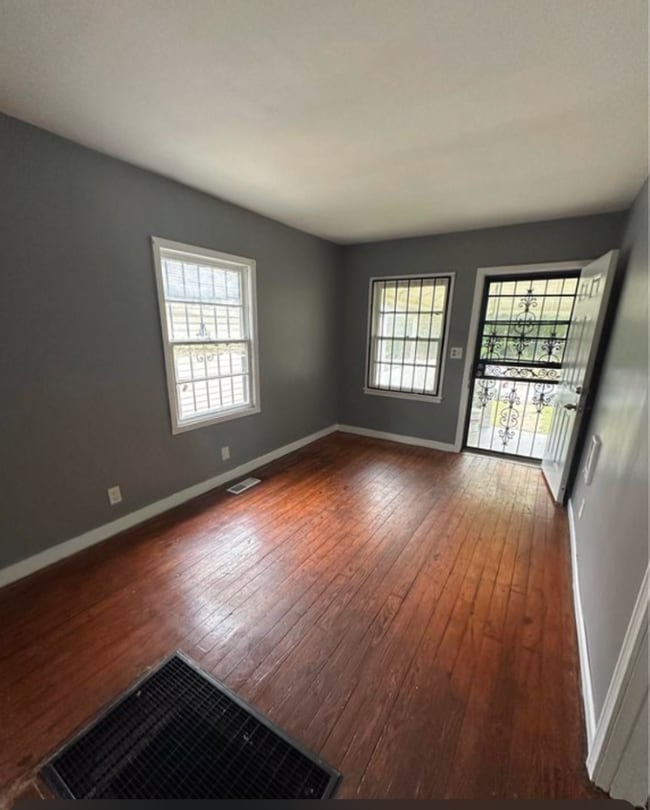 Photo - 118 3rd Ave SW