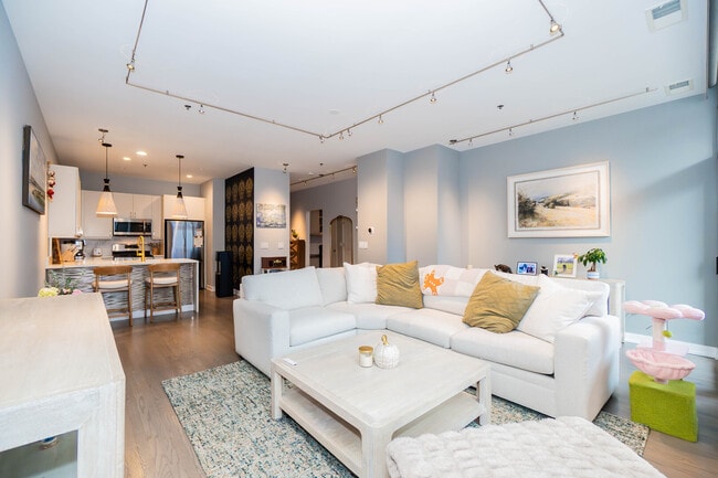 Photo - 150 W Superior St Unit 503