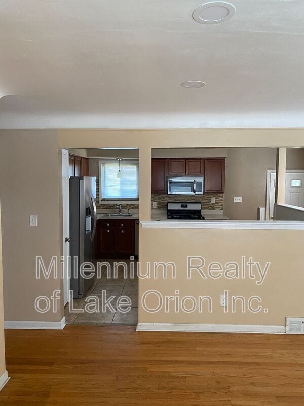 Photo - 24586 Roxana Ave