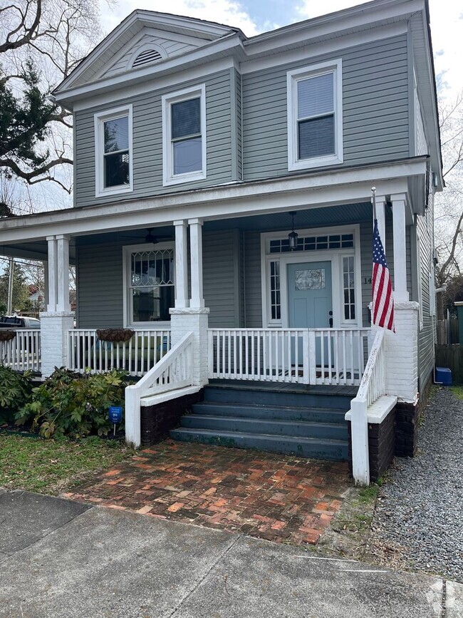 Building Photo - Beautiful remodeled home close to historic...