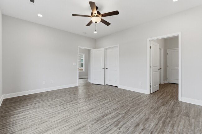 Photo - 3237 McClellan Way SE