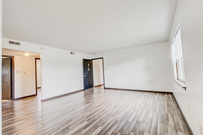 Photo - 406 W Southampton Dr