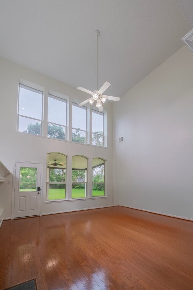 Photo - 1415 Sue Barnett Dr