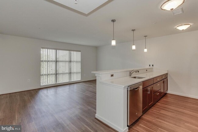 Photo - 905 N Jackson St Apartment Unit 201