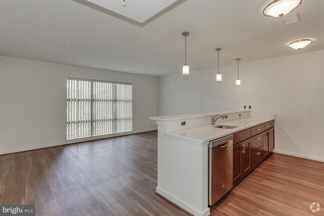 Building Photo - 905 N Jackson St Unit 201 Rental