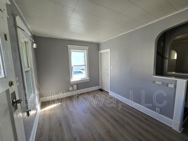 Photo - 325 Randall St
