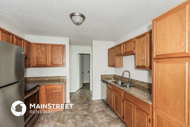 Photo - 1359 Lincolnshire Way