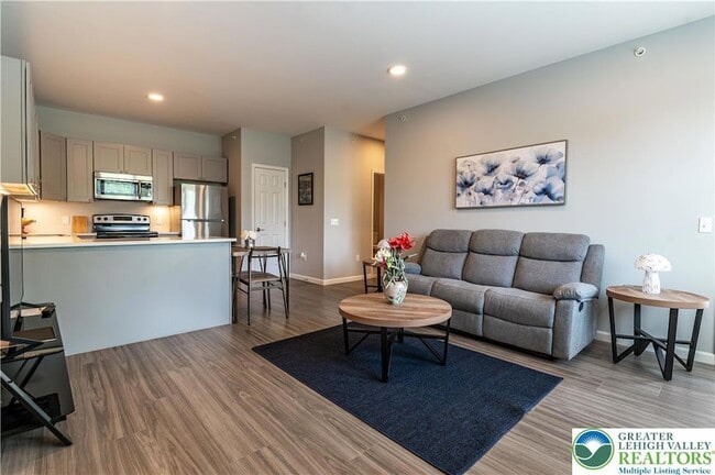 Photo - 948 N Front St