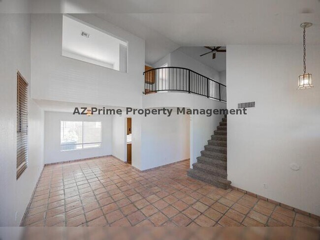 Photo - 489 W Carmen St