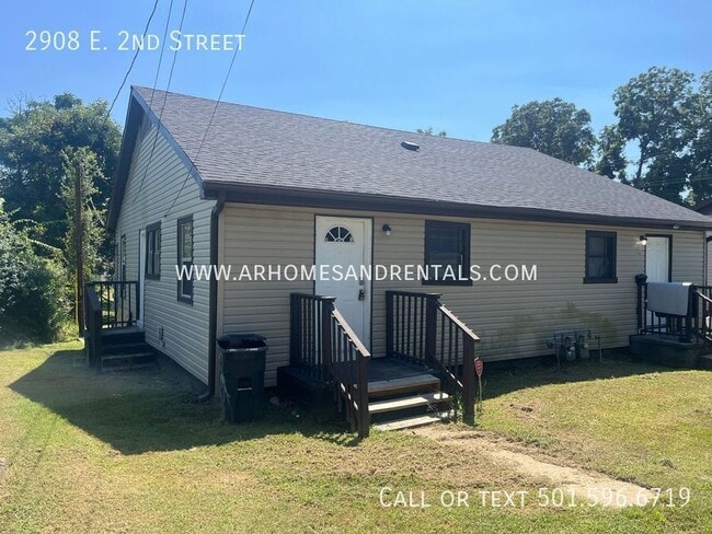 Building Photo - 2908 E 2nd St