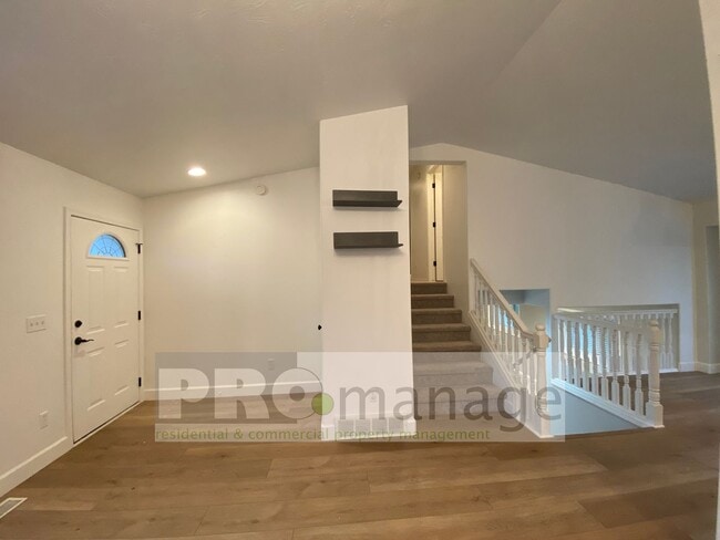 Photo - 1743 Deer Valley Dr