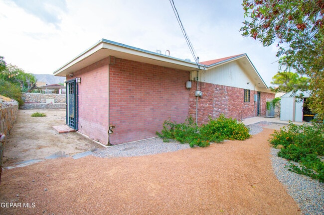 637 Westview Ave
