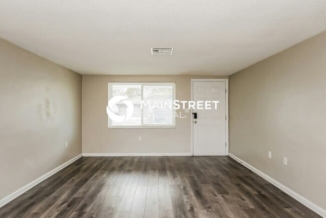 Photo - 3 Bedroom Pet-Friendly Home in Port Richey, FL with Main Street Renewal