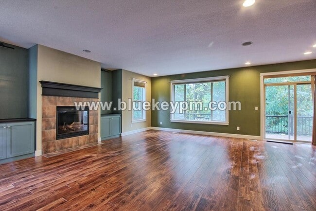 Photo - 964 W S Cir