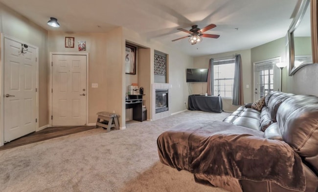 Photo - 2875 Blue Sky Cir Unidad 4-203