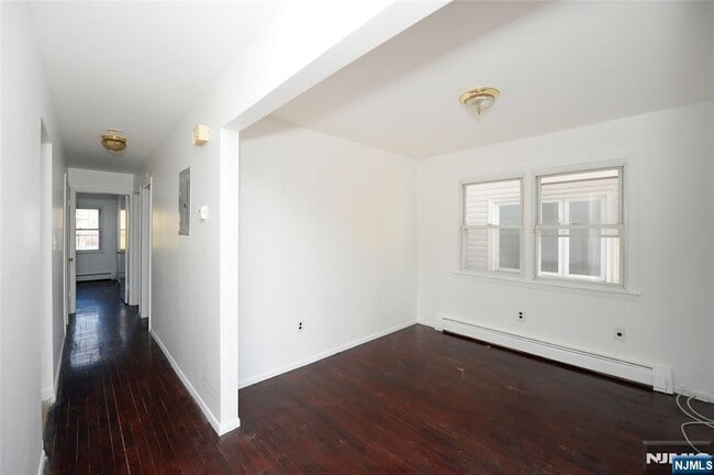 Photo - 18 Colonial Dr